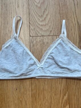 Brandy Melville Grey & White Lace Bra